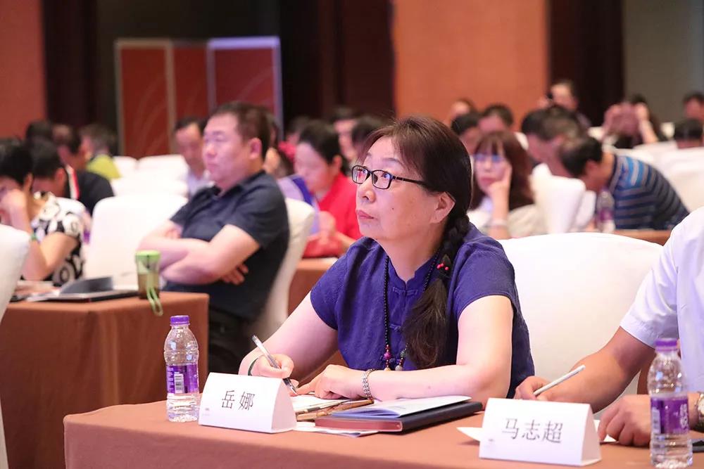 資深物業(yè)師&mdash;岳娜