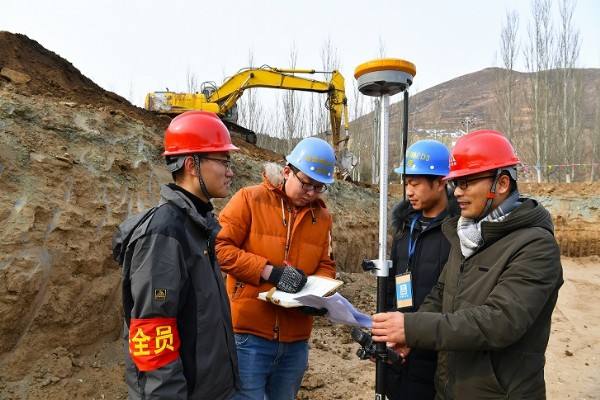 監(jiān)理工程師在施工現(xiàn)場(chǎng)監(jiān)理