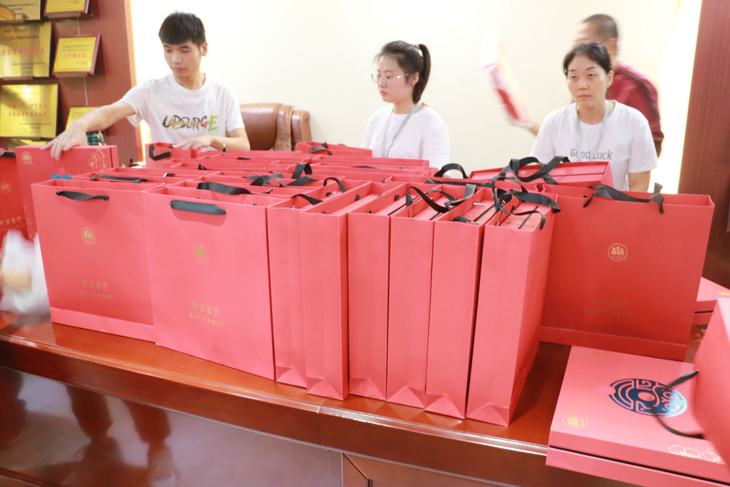 花好月圓，情暖中秋|億誠(chéng)公司祝大家中秋節(jié)快樂(lè)！