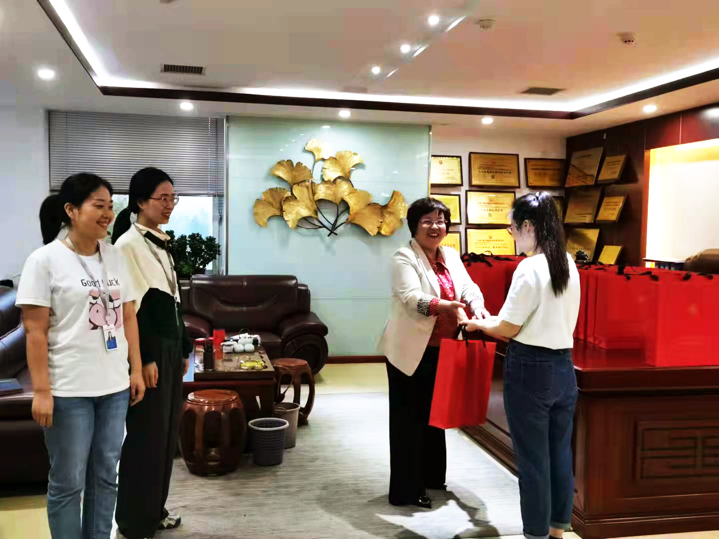 花好月圓，情暖中秋|億誠(chéng)公司祝大家中秋節(jié)快樂(lè)！