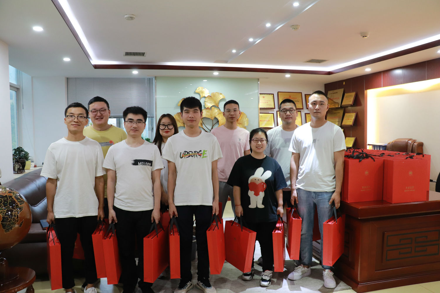 花好月圓，情暖中秋|億誠(chéng)公司祝大家中秋節(jié)快樂(lè)！