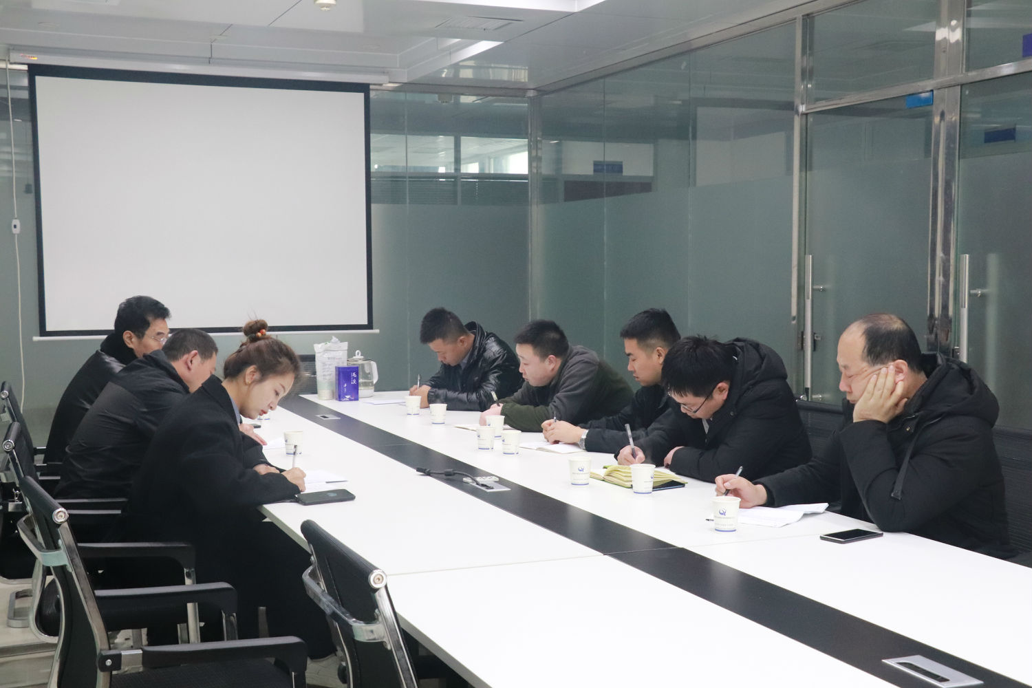  錨定目標，虎力全開|億誠公司召開2022年第一季度總監(jiān)例會 