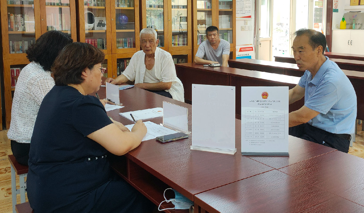 傾聽民聲，反映民意&mdash;雁塔區(qū)人大代表李妮參加人大代表接待日活動(dòng)